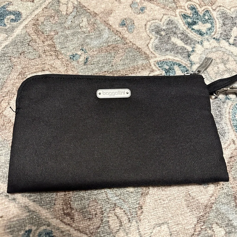 Baggallini RFID Wristlet Pouch with Card Slots Black